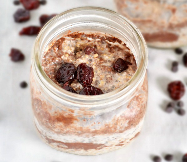 10 Overnight Chocolate Oatmeal Recipes You Can't Wait To Wake Up To!