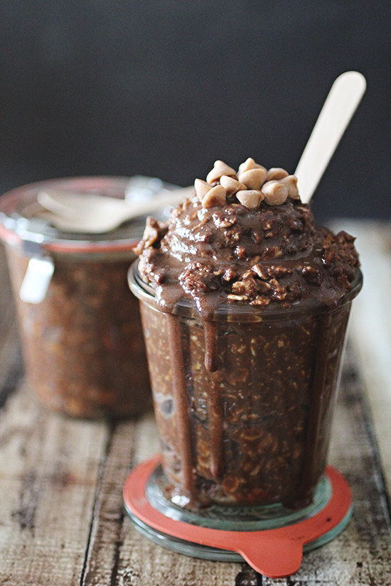 10 Overnight Chocolate Oatmeal Recipes You Can't Wait To Wake Up To!