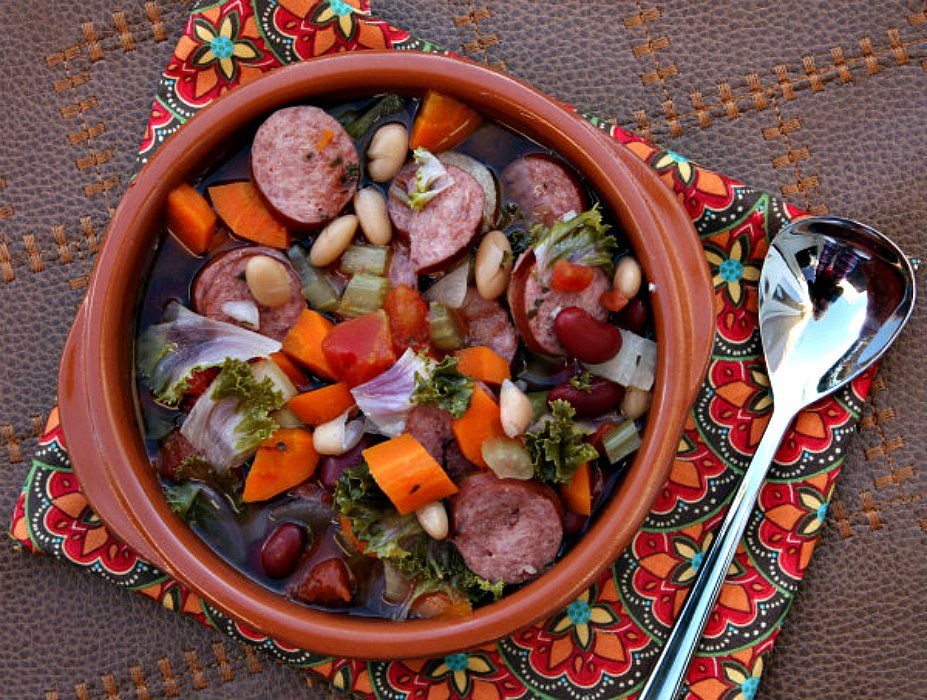 16. Slow Cooker Tuscan Sausage And Bean Soup (6 Points)