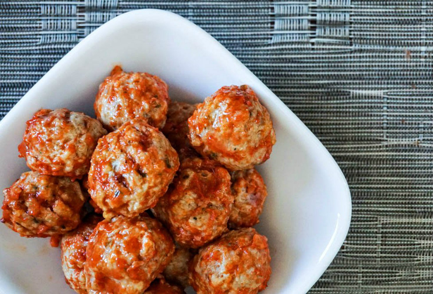 25. Buffalo Chicken & Quinoa Meatballs (6 Points)