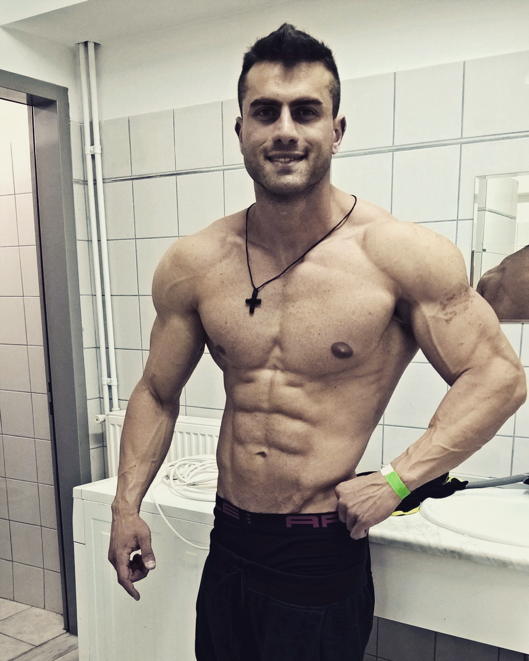 Ntenis Gkoulaxidis Dropped Over 30% Bodyfat In 9 Months To Get Ripped ...