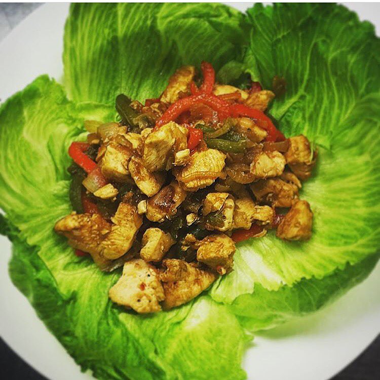 chicken-fajita-wrapped-in-lettuce