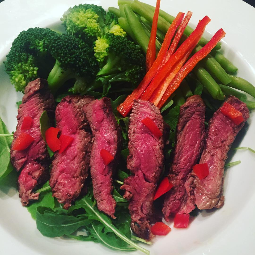lean-steak-with-chilli-and-green-vegetables