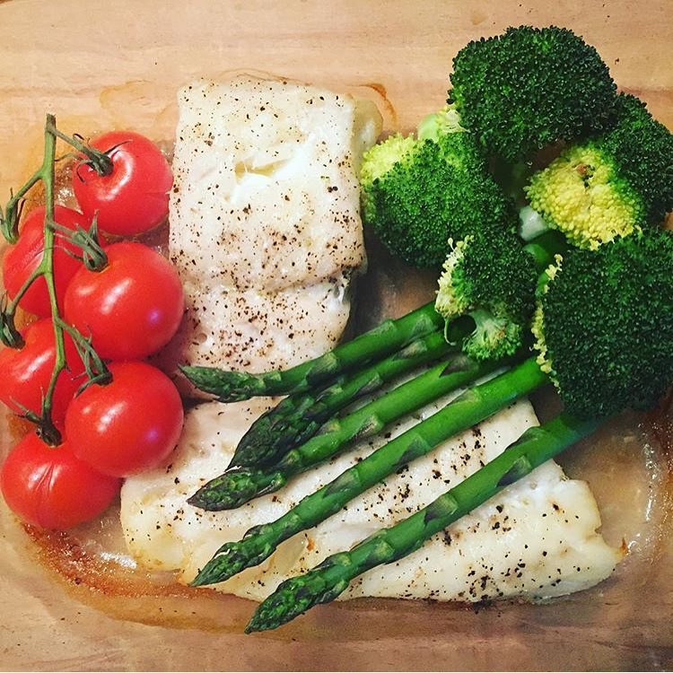 cod-fillet-parcels-with-grilled-asparagus-broccoli-and-vine-tomatoes
