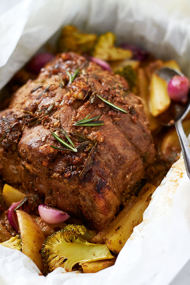 The mighty pork loin is not only a protein powerhouse, it also makes a beautiful centerpiece dish when entertaining. Pork Loin In Foil Recipes - 23 Incredible Foil Pack & Paper Wrapped Weight Loss Meals ...